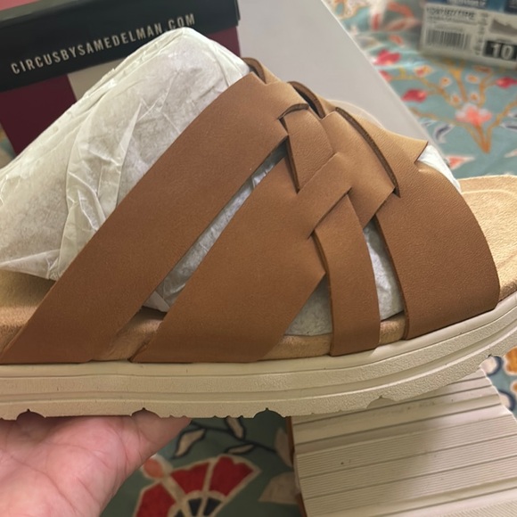 Easy Spirit Women's Tan Sandals - Picture 6 of 6